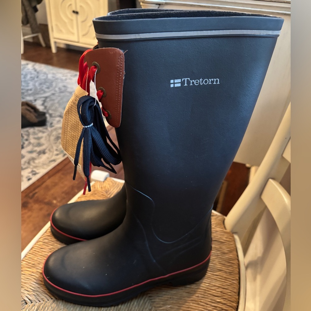 Tretorn Black Rainboots with Red Laces, leather trim- the Lia. NWT size 9 - Picture 4 of 9
